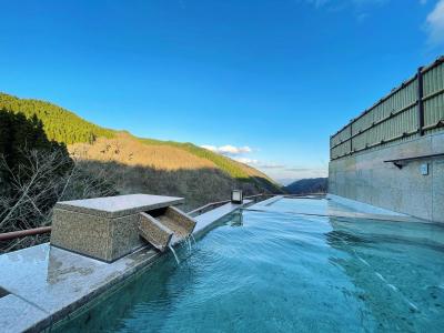 奥ゆのひら 花灯りで絶景温泉を愉しむ旅