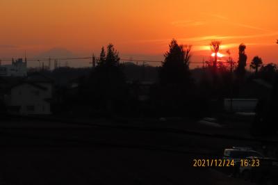 美しい日没風景と夕焼け富士
