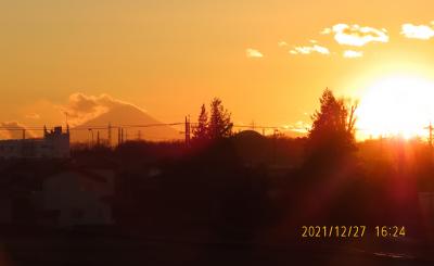 美しい日没風景と夕焼け富士