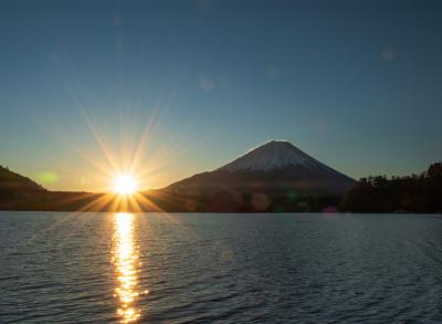 ２年ぶりに今年もこれから！精進湖で初日の出から始まる 2022年　＃世界を包む希望の光、みたいな初日の出。今年は良い年に＃