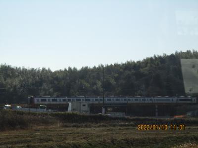 往復の海岸１月豊浜　坂井信号交差点てまえ電車が撮れました