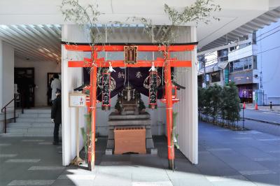 初詣は銀座の神社から（四丁目 ）