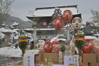 コロナ撃退、新しい年の無病息災を願う「善光寺お焚き上げ」