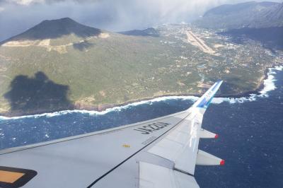 強風の中の八丈島