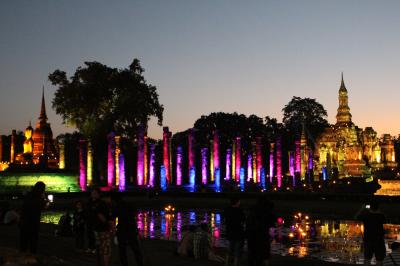 春うららの北タイ(4) ワット・マハータートとワット・シー・チュム~スコータイ歴史公園巡り