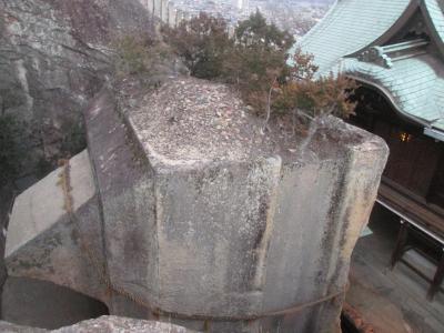 日本三奇　石の宝殿（高砂市）と竜山