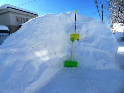 雪に埋もれて家篭り