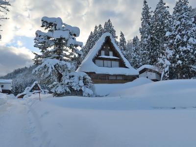 雪の五箇山でお正月（富山県）