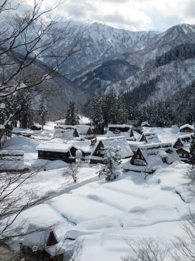 豪雪の白川郷。そして世界遺産バスに乗ってさらに雪深い五箇山へ