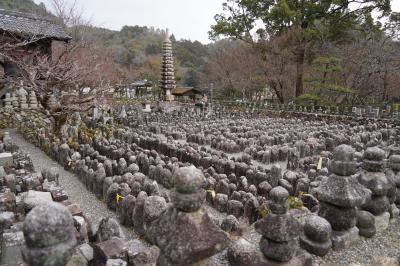 20220215-3 京都 嵯峨野めぐりの途中、化野念仏寺ってお寺さんに石塔がたくさんってんで、寄ってみます