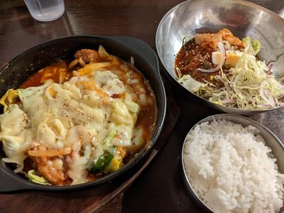 梅田の韓国料理店「豚まに」でランチ