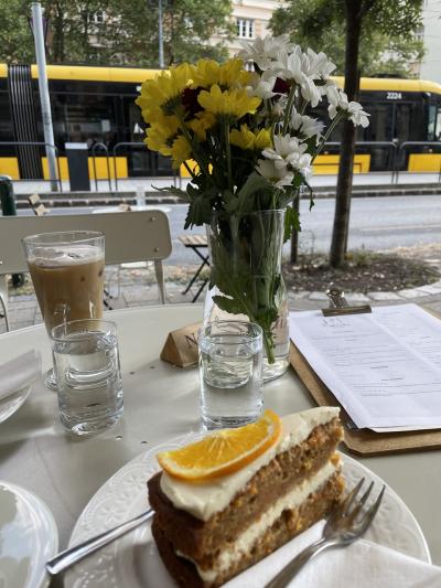 ハンガリーのカフェでケーキとか