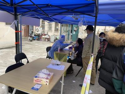 新型コロナが再流行の上海、PCR検査の様子。