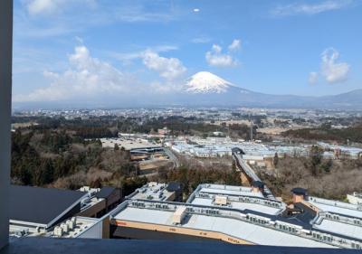 簡易車椅子を押して、御殿場