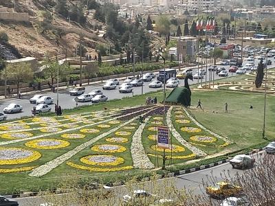 イランに正月がやってくる　その２　コーラン門にも正月の賑わいがやってきた！