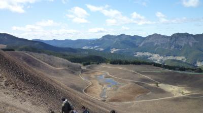 ★シーズンオフはげ山と化した曾爾高原。山焼きのあと