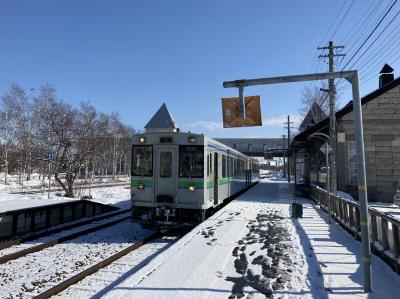 旭川出張のついでに、4月初めの美瑛を散歩③ 旭川から富良野線を39分、2両編成の普通列車で "美瑛" に到着！