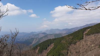 ヤビツ峠から塔ノ岳を目指して「東丹沢」を縦走してきました