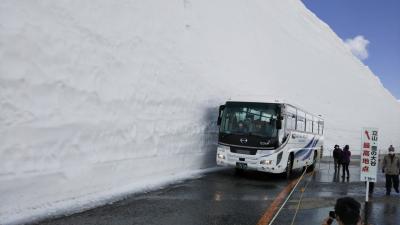 立山黒部アルペンルート★雪の大谷２