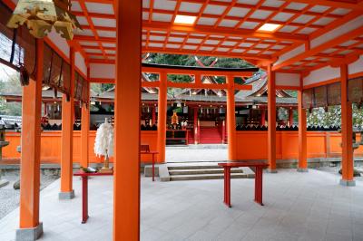「静かで厳かな吉田神社。」