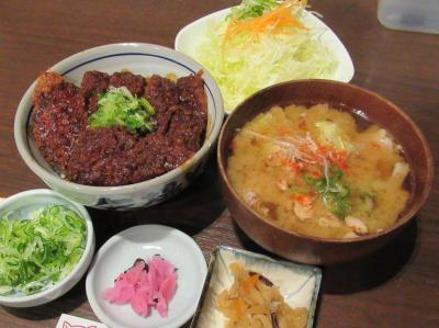 名古屋での最後の昼餐は「矢場とん 矢場町本店」のみそかつ丼定食