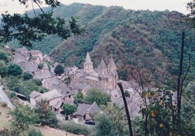 21年前、フランスを車で回りました、ロデズ～桃源郷コンクへ。朝は雲海が村を覆います。