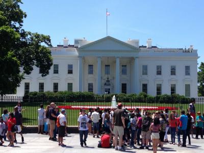 ワシントンＤＣ フォギーボトム　－　ホワイトハウス前は観光客がいっぱい