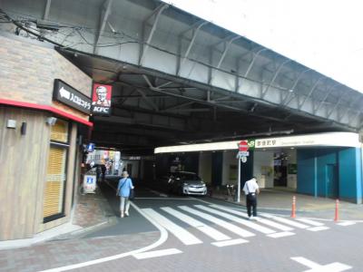 秋葉原駅から上野駅を跨線橋に沿って歩いてきた