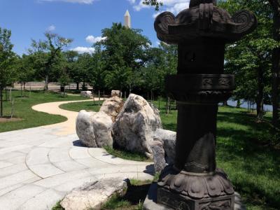 ワシントンDC ナショナルモール　－　桜で有名なポトマック公園まで散歩の途中に朝鮮戦争戦没者慰霊碑とキング牧師記念碑