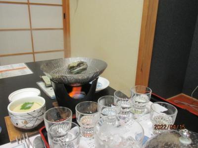 壱岐・対馬２島巡り（１１）壱岐島荘での豪華夕食、焼酎１０カップ比べ飲み。