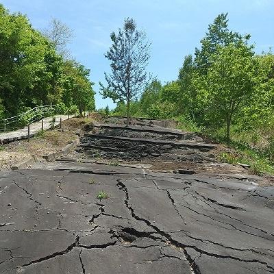 洞爺湖・有珠山噴火遺構を辿る～西山火口散策路と金毘羅火口展望台