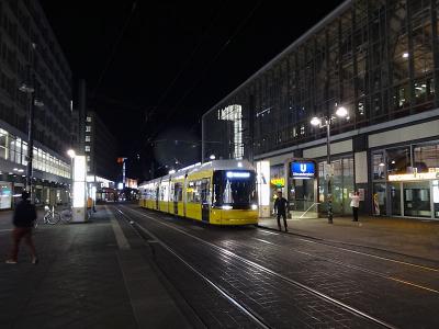 ドイツ鉄道の旅（その１０ バスとトラム、Sバーンで夜の東ベルリンを散策）