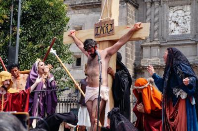 メキシコシティのセマナサンタでイエスキリストの受難を再現 (Passion of the Christ in Semana Santa)