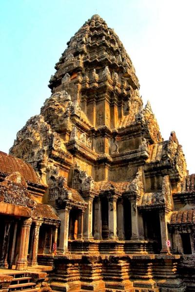 旅の空 @ カンボジア・シェムリアップ　「アンコール・ワット遺跡群　アンコール･ワット（Angkor Wat）中央祠堂から眺める周辺の空