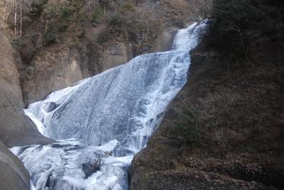 2022  氷結の「袋田の滝」