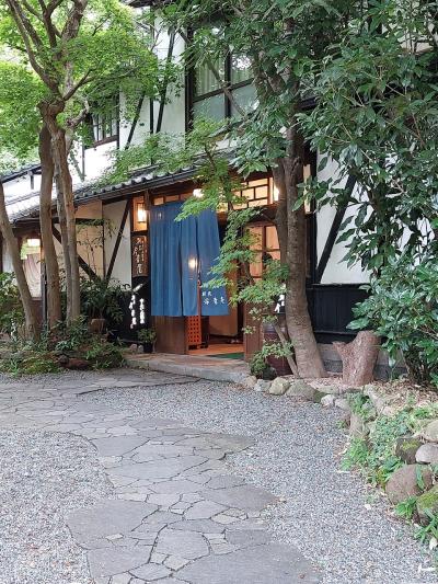 以前から気になっていた別荘今昔庵へ