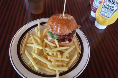 米軍の街 福生のご当地グルメ 福生バーガーを食べに行く