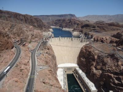 ネバダ州 ボルダーシティ　－　フーバーダムに立ち寄り