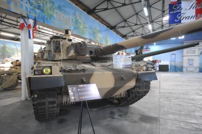 ソミュール戦車博物館 ドイツからウクライナ提供戦車レオパルドⅡ GAZA攻撃戦車メルカバ展示中