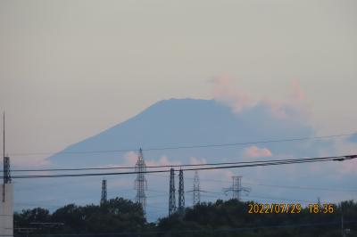 夕焼雲が掛かった富士山