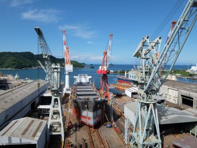 ふねのまち・昔は艦が出撃／今は船が進水