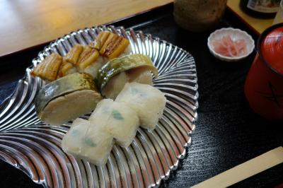 20220808-1 京都 いづ源で季節のハモ…は、ちょっと難しいのね。んじゃ、京都で寿司と言えば鯖寿司ですな。