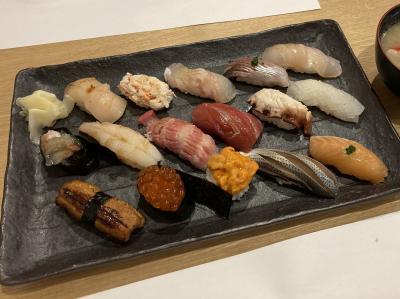 ７月初めの旭川、"小西鮨" で豪華 "おまかせ握り16貫"。"富良野産とうもろこしの天ぷら" と "厚岸の牡蠣 まるえもん" も美味だった！