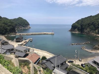 青春18きっぷの旅：絶景の駅鎧駅の空間へ。雑踏から離れ静寂な時間が止まった漁村、帰路立ち寄り城崎温泉