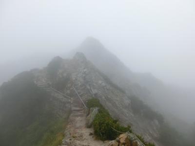 霧の中の唐松岳登山1泊2日
