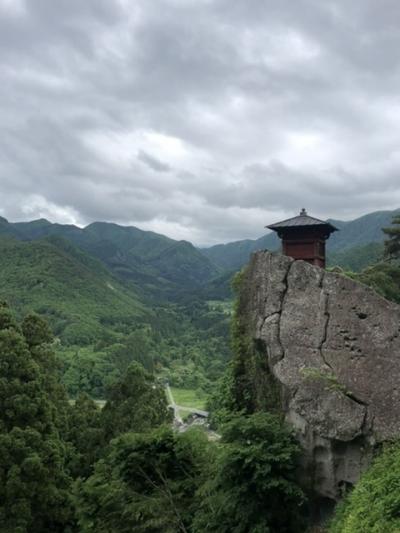 閑けさや…でもない立石寺