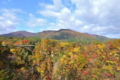 秋の東北３県紅葉巡り《１》～極彩色の大パノラマが広がる鳴子峡へ～