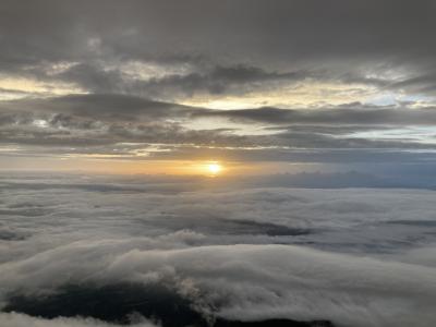 麓から分割富士山登山-3☆7月2泊3日　雲海の中の御来光～お鉢巡り～下山