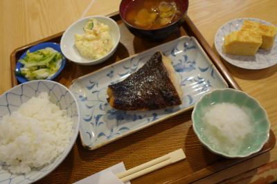 20221019 月島 もんじゃストリートから、ちょこっと路地へ。ますやで銀ダラ西京焼定食。