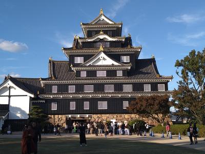 菊花彩る後楽園とリニューアルオープンした岡山城を満喫～西なびグリーンパスを使った4泊5日秋のおばちゃん旅①～